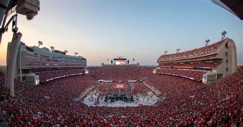 Nebraska Cornhuskers Volleyball Sets World Record with 92,003 in ...