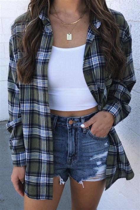 What to wear with flannel girl - Buy and Slay