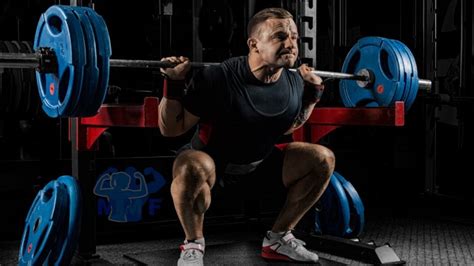 Ultimate Guide for the Barbell Squats - Form, Benefits, and Tips