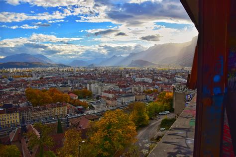 Grenoble, capital of the Alps (video in comments) : r/FrancePics