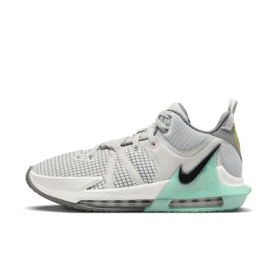 LeBron Witness 7 EP Basketball Shoes. Nike MY