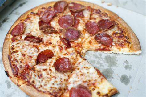 Takeaway pepperoni pizza - Free Stock Image