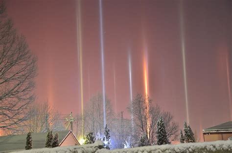 Photographer Captures Amazing Light Pillars In Northern Ontario (26 ...