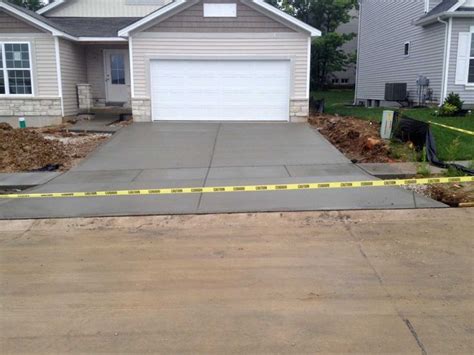 Pouring Concrete Driveways | BUILDING DREAMS | Diy concrete driveway ...