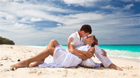 105+ Romantic Couple On Beach Wallpaper Terbaru - Gambar Romantis