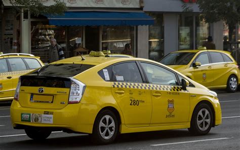 Toyota Prius als Taxi in Budapest, aufgenommen am 31.10.2015 ...