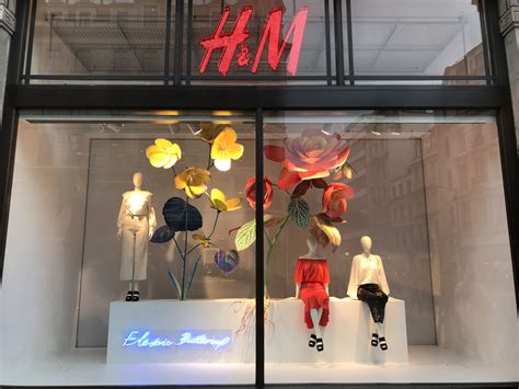 H&M, Oxford St. | Escaparates, Diseño de interiores, Disenos de unas