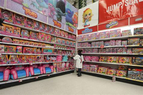 5 Billion Reasons Toys ‘R’ Us Struggles as Amazon Soars - WSJ