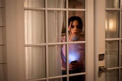 Scream 2022 Cast - Jenna Ortega as Tara Carpenter - Vague Visages