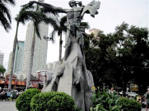 A Monument and a Fountain at the Rajah Sulayman Park | Travel to the ...