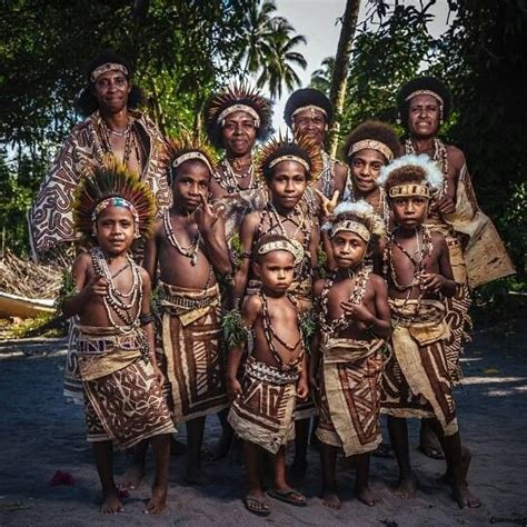 What's Good PNG? - A Local #Png family poses in traditional clothing in ...