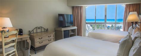 Beachfront Rooms and Suites | Sandos Cancun Accommodation