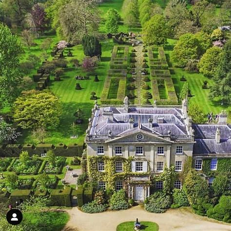 Highgrove garden, Royal garden, House styles, English house, Manor ...