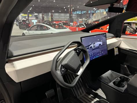 Up close with the Tesla Cybertruck in Chicago: Here's how it went