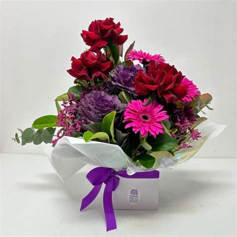 Buy Sweet Flowers from FlowerCity at just $95