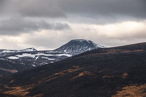 Premium Photo | Beautiful iceland landscape with volcano lava fields ...