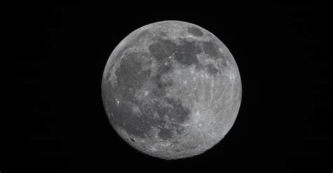 Full Moon on Black Background · Free Stock Photo