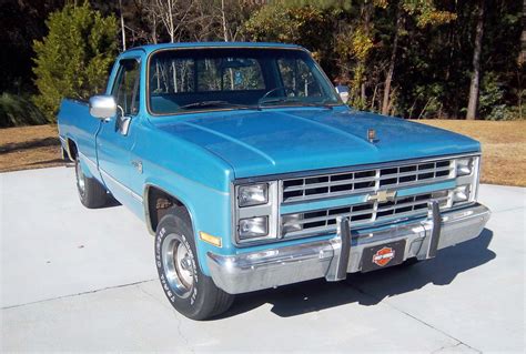 1985 Chevrolet C10 Custom Standard Cab Pickup 2-Door 5.0L