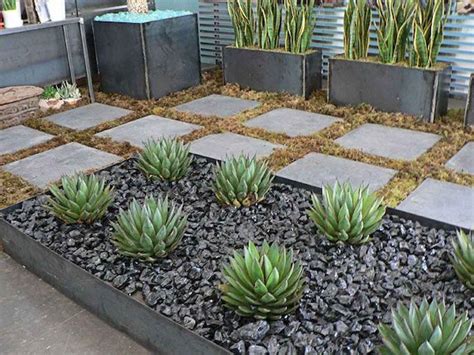 36 Awesome Succulent Front Yard Landscaping Ideas - MAGZHOUSE