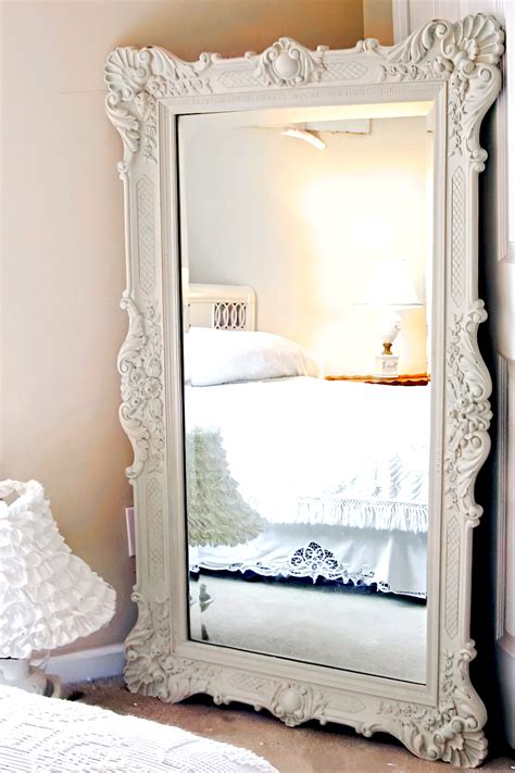 10 Bedroom Corner Mirror Design Ideas