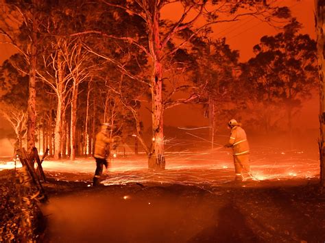 Australia Deploys Military Reservists To Combat Wildfire, As Thousands ...