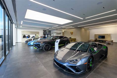 Lamborghini Unveils New Design Aesthetic In Dallas Showroom | EN.WHEELZ.ME