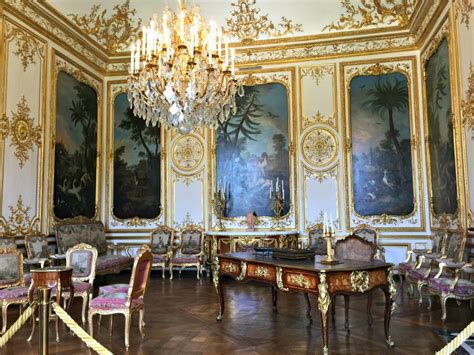 interior Chateau de Chantilly - une femme d'un certain âge