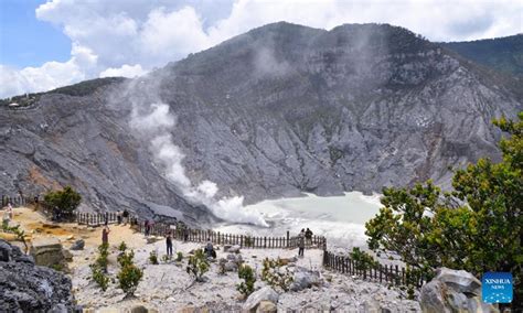 Tangkuban Perahu volcano attracts tourism during Spring Festival ...