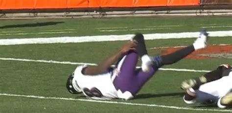 Lamar Jackson Limps To Sideline After Frightening Injury To His Leg (VIDEO)