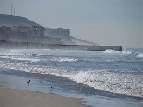 Gravel Beach: Tijuana