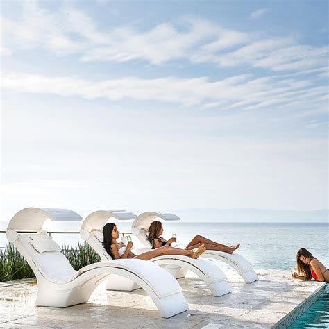 Ledge Lounger Signature Chaise Deep LL-SG-CD-W – Pool Products Canada