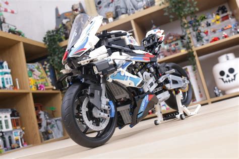 LEGO-Technic-42130-BMW-M-1000-RR-review-28i – Brick Fanatics