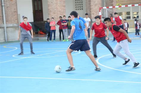 Partido de fútbol-sala entre personal de colegio y Secundaria