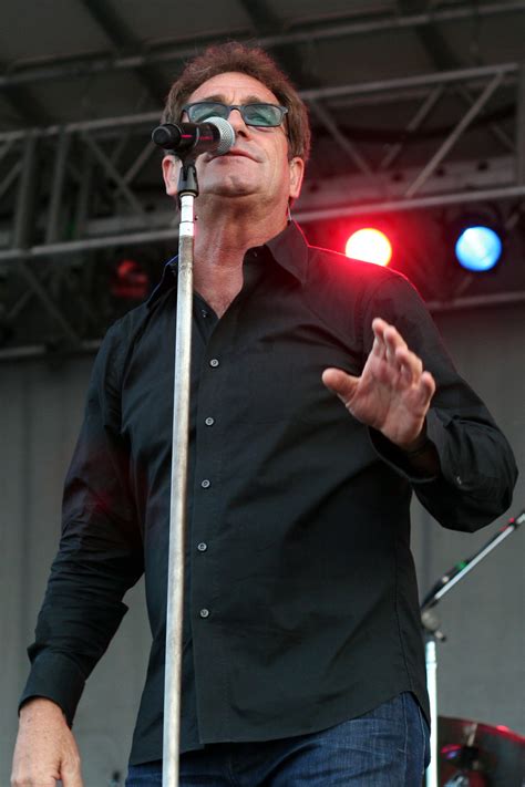 File:Huey Lewis and the News 2013 (9138277688).jpg - Wikimedia Commons