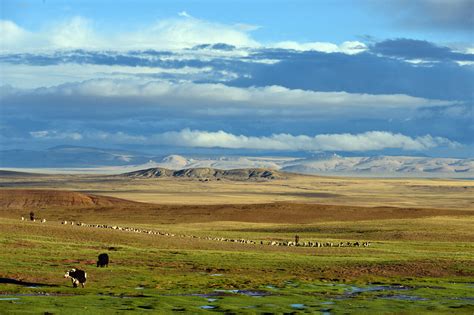 New insights into the geographical landscape of prehistoric central Tibet