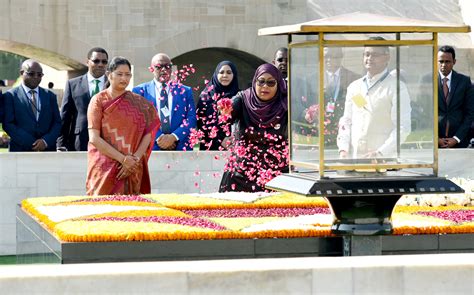 The Tanzanian President, Ms. Samia Suluhu Hassan paying floral tributes ...