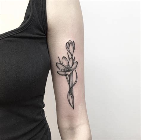 Crocus Flower Tattoo by Anna Bravo - TATTOOBLEND | Floral tattoo ...