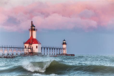 St. Joseph, Michigan Lighthouse - 01 Photograph by Wanda Parsons - Fine ...