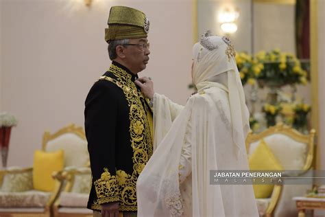 Netizens Gush At Agong And Wife Holding Hands During Coronation