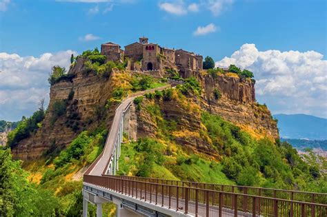 Civita di Bagnoregio, the medieval town of Lazio - Italia.it