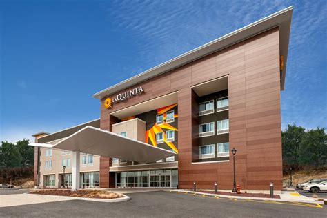 La Quinta Inn & Suites by Wyndham Middletown | Middletown, NY Hotels