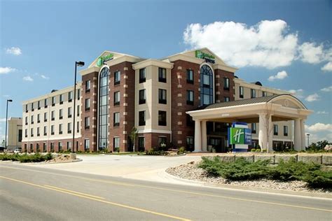 HOLIDAY INN EXPRESS & SUITES MARION, AN IHG HOTEL $132 ($̶1̶4̶6̶ ...