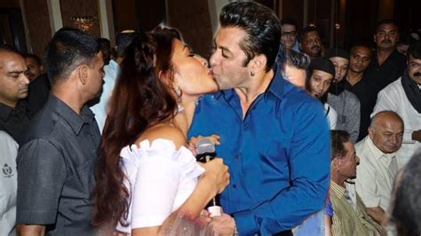 Salman Khan Openly R0MANCE with Jacqueline Fernandez in Front of ...