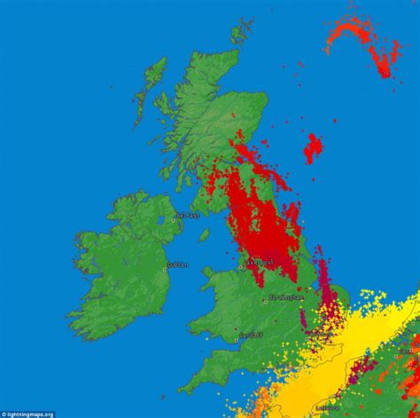 UK weather: Britain is battered by thunderstorms overnight | Daily Mail ...