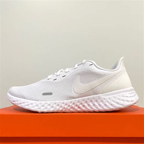 Nike Revolution 5 Triple White Shoes Men BRAND NEW, Men's Fashion ...