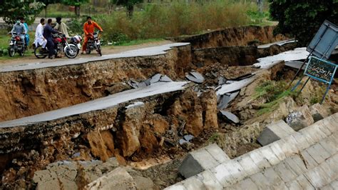 Death Toll Rises to 37 in Pakistan Earthquake, as Families Bury Loved Ones