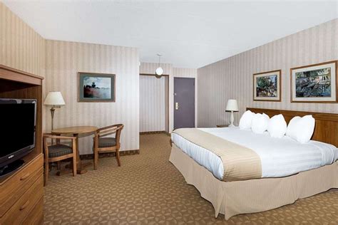 Ramada by Wyndham Watertown Rooms: Pictures & Reviews - Tripadvisor