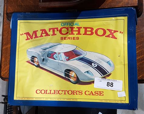 VINTAGE MATCHBOX CARRIER W/MATCHBOX CARS