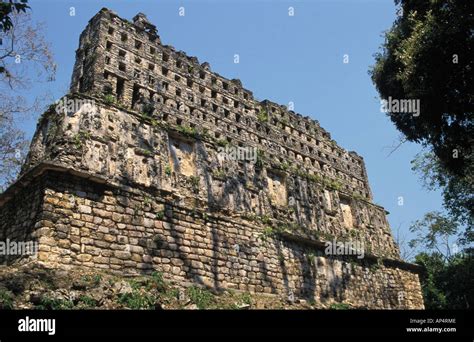 Mexico, Chiapas province, Yaxchilan. Structure 33 Stock Photo - Alamy