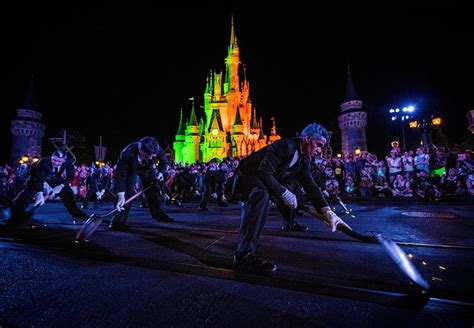 Mickey's Boo-to-You Halloween Parade Tips & Photos - Disney Tourist Blog